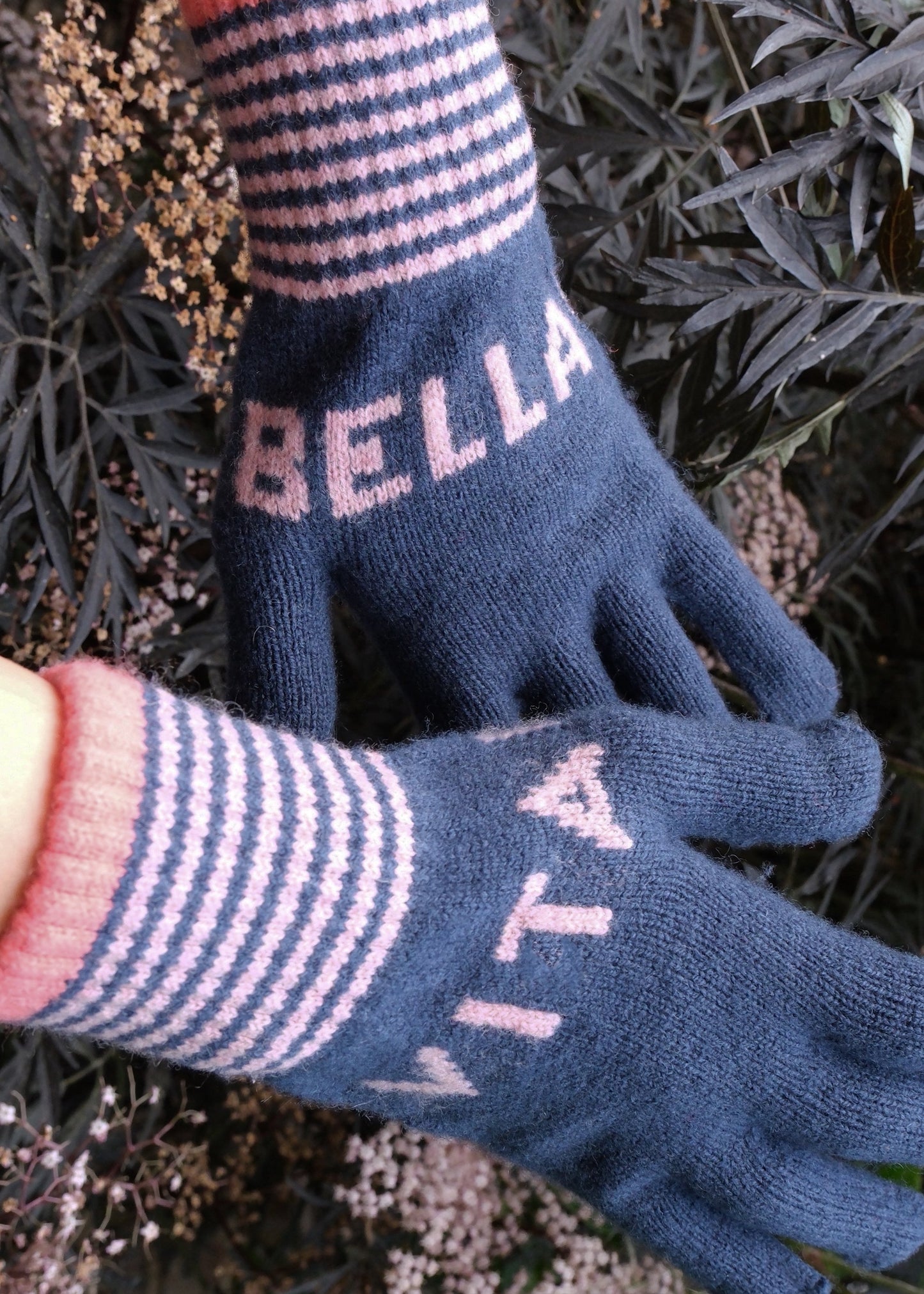 Vita Bella Gloves in Teal and Dusty Pink