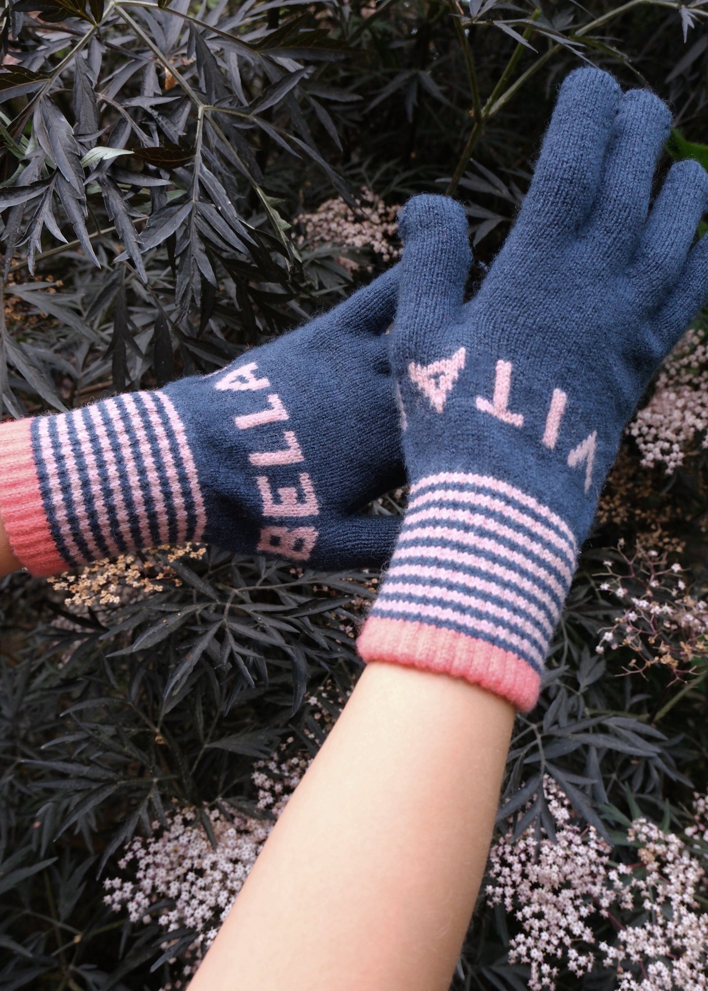 Vita Bella Gloves in Teal and Dusty Pink