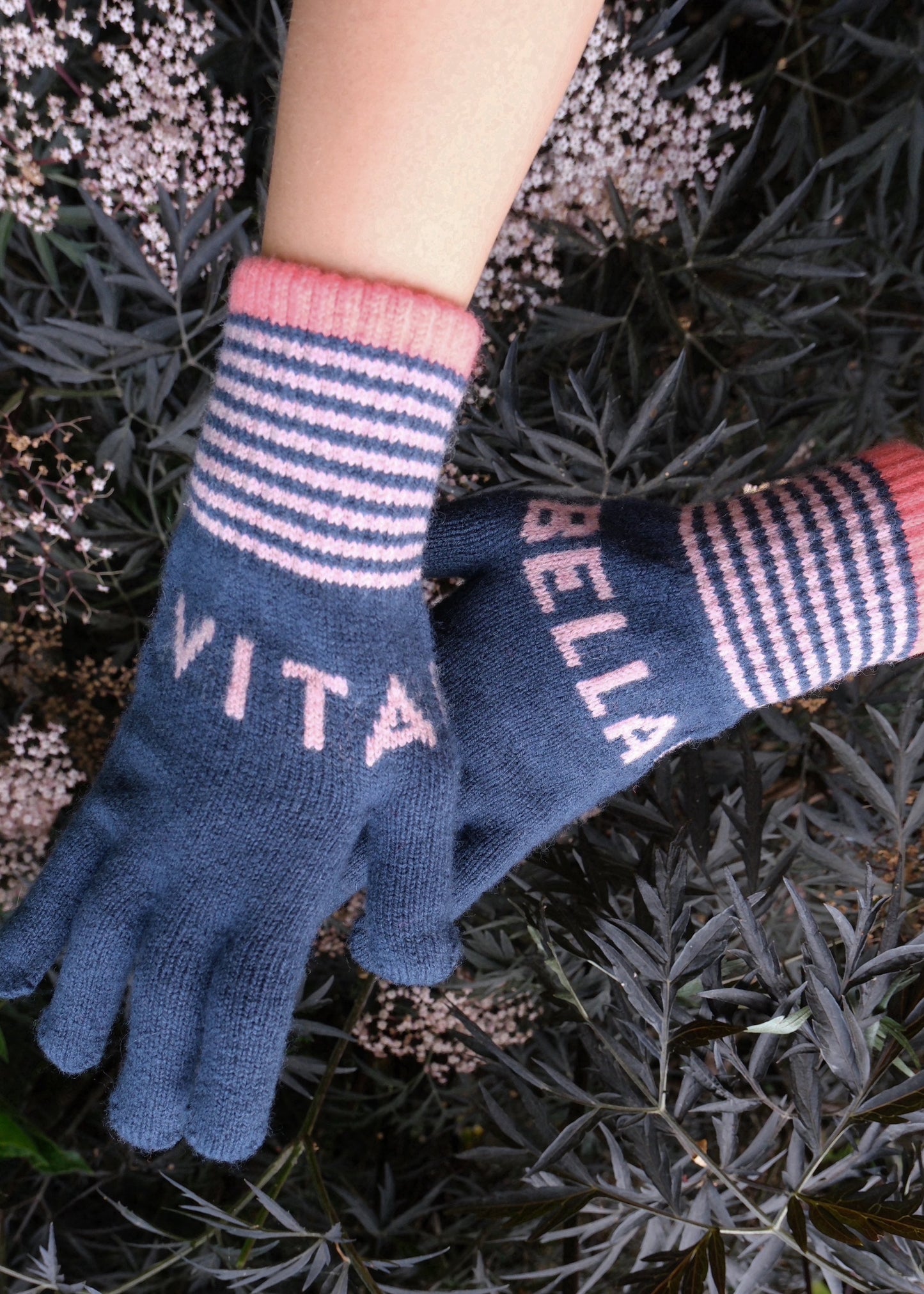 Vita Bella Gloves in Teal and Dusty Pink