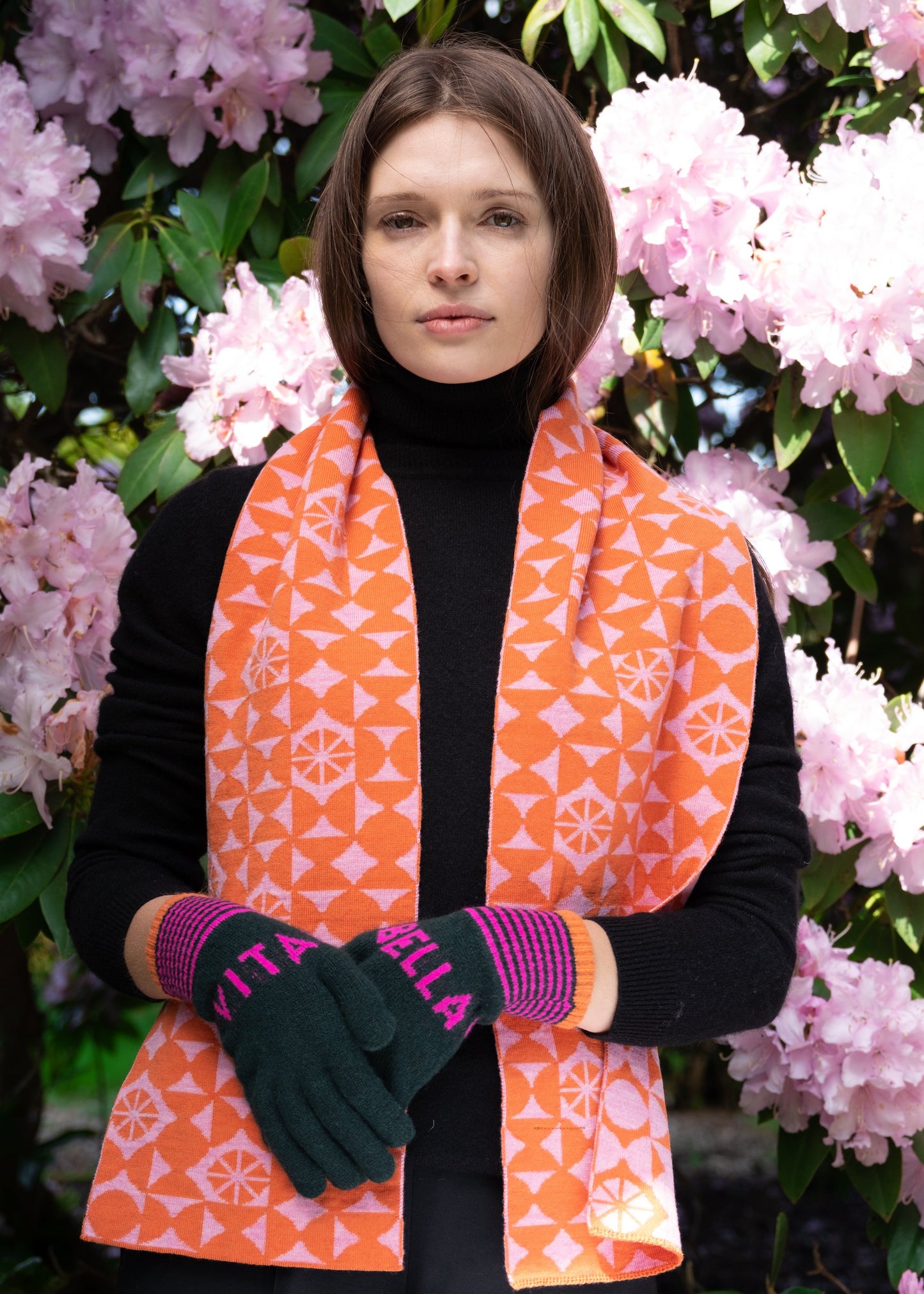Vita Bella Gloves in Dark Green and Fuchsia