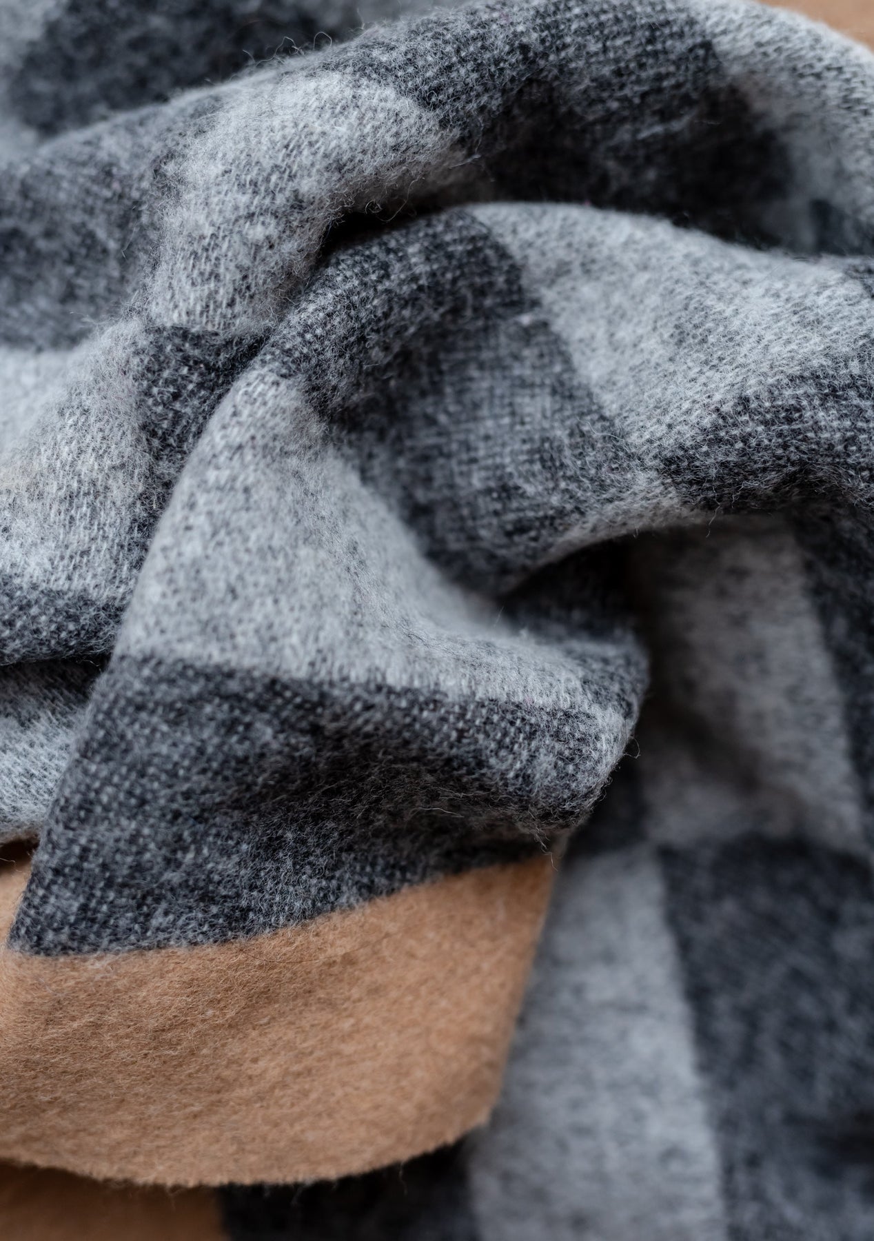 Lambswool Oversized Scarf in Checkerboard Jacquard