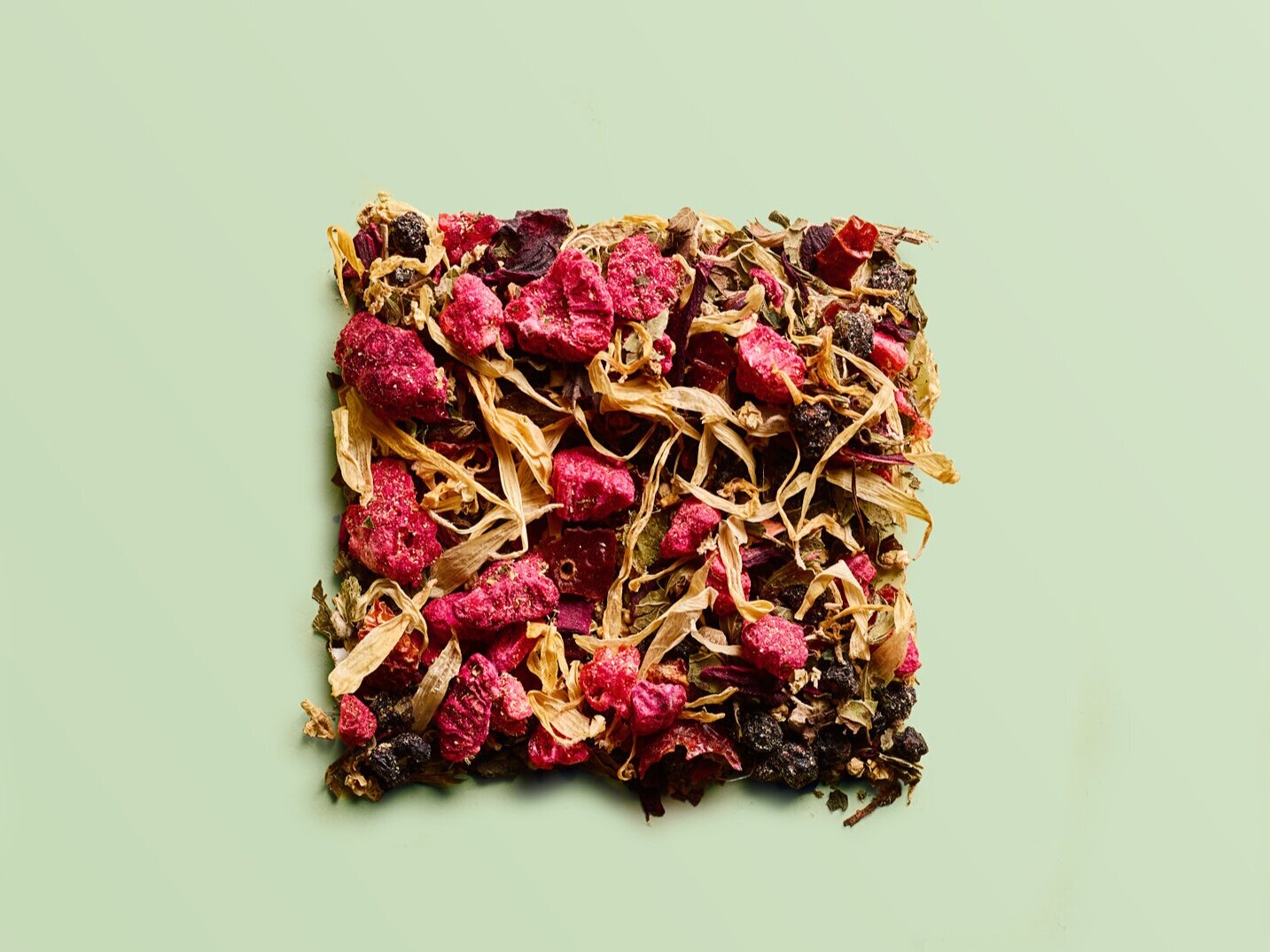 The Every Space 15 biodegradable bags of Fend herbal tea Infused with Echinacea & Elderberries by Lab Tonica