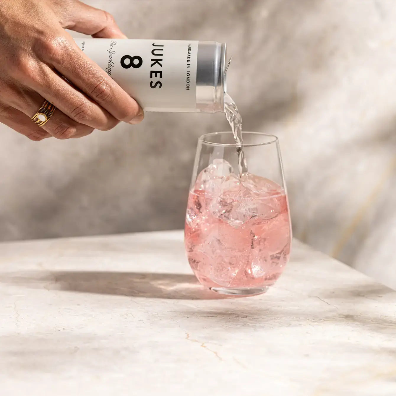 The Sparkling Rosé is an organic apple cider vinegar-based dry drink with 0.0% alcohol and all natural ingredients, by Jukes 8.