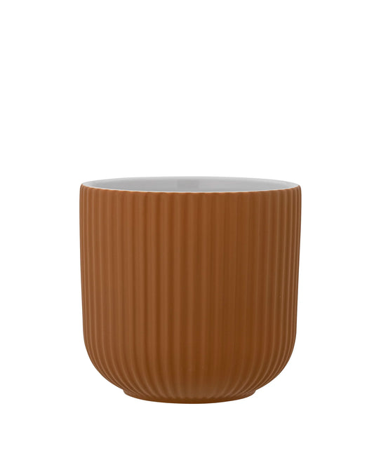The Kamma Flowerpot by Bloomingville is made of stoneware with matte glaze in brown to give it a different and interesting look. The vase has an original shape with small stripes in the glaze. Just perfect with a green plant for a nice contrast