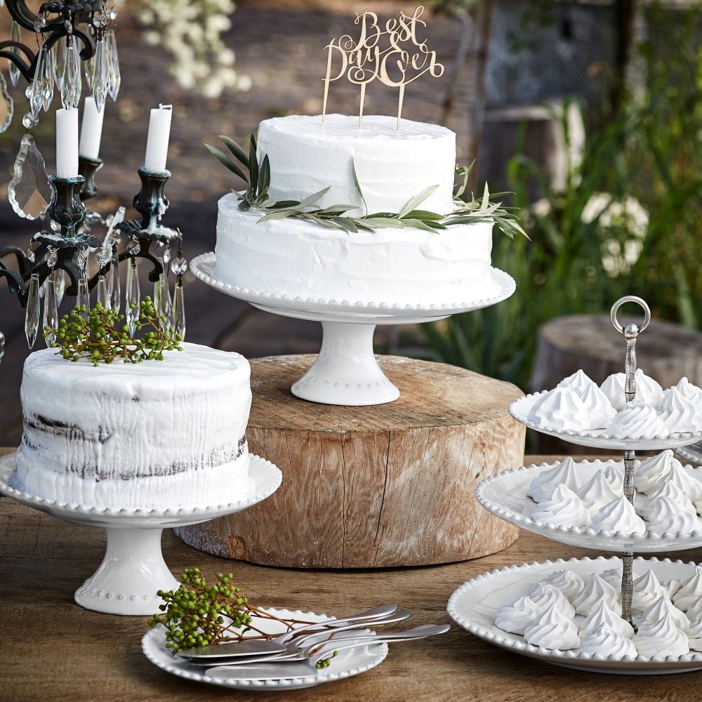 White ceramic cake stand with Perle edge detail