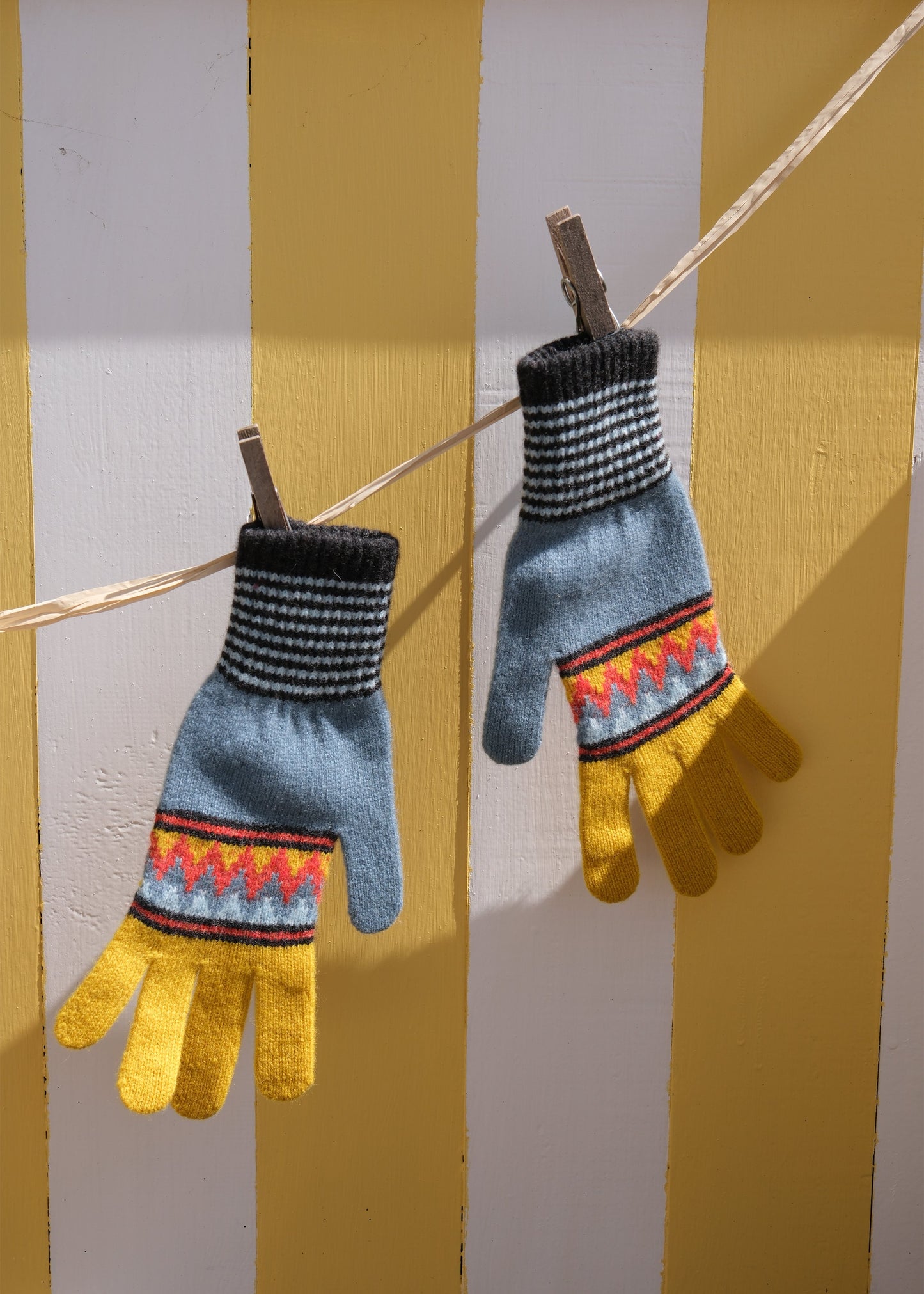 Zig Zag Gloves in Aqua and Yellow