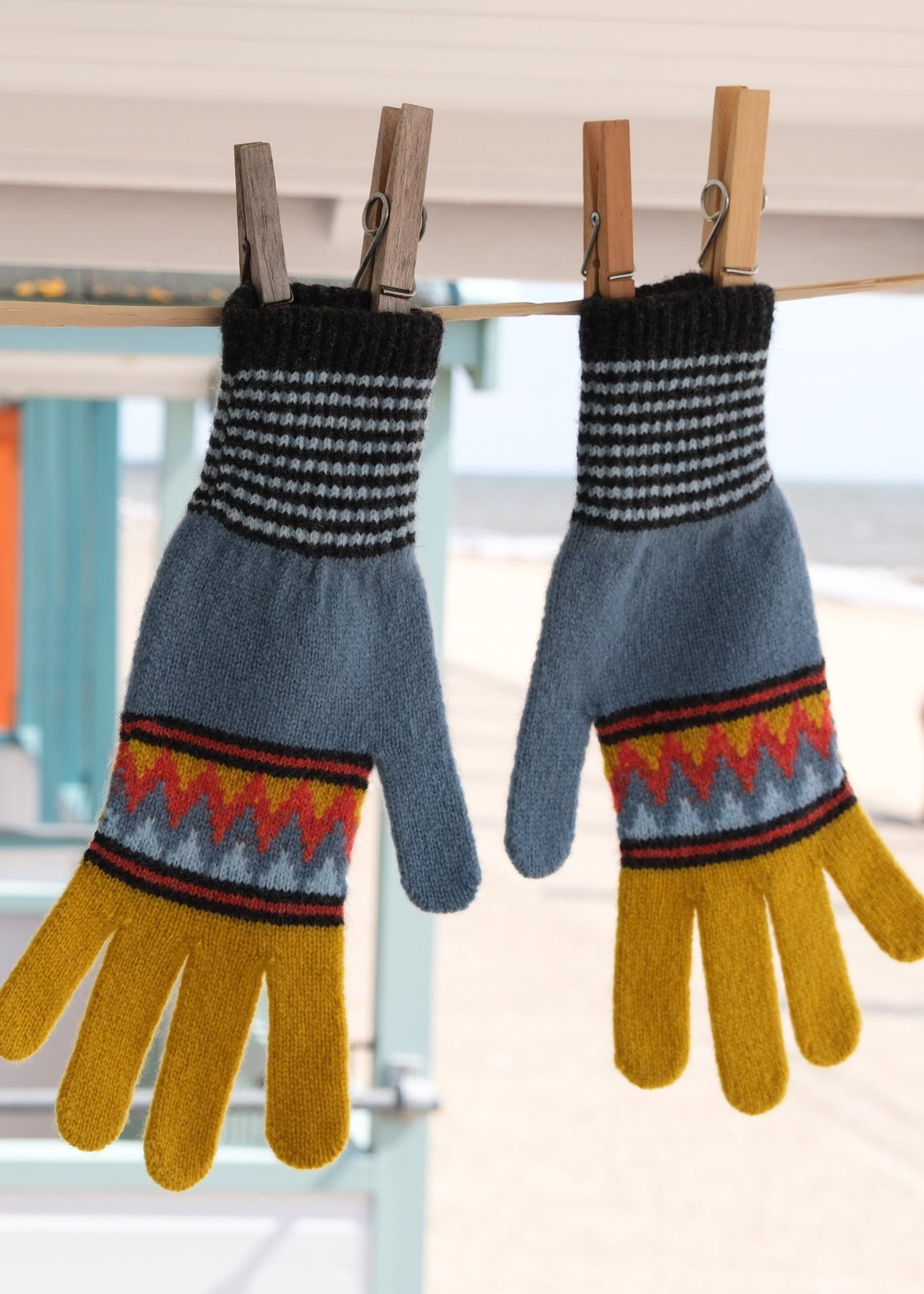 Zig Zag Gloves in Aqua and Yellow