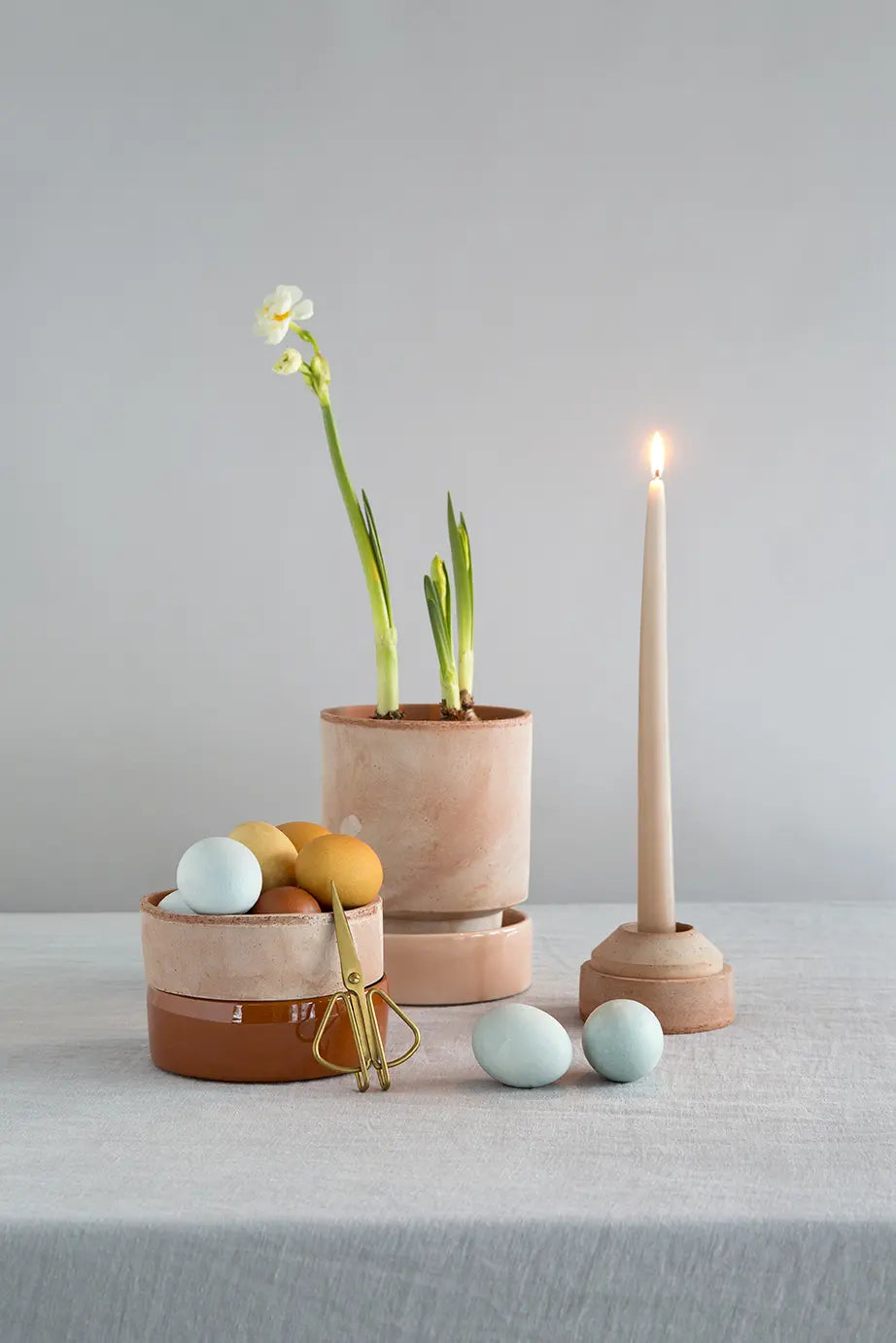 Hoff Pot in Rose Clay Ø14cm and rose clay saucers and candle holder