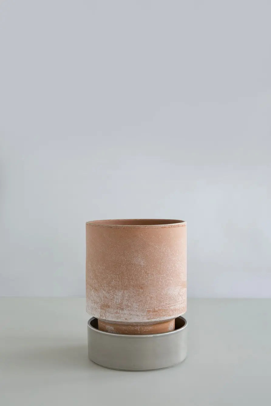 Hoff Pot in Rose Clay Ø14cm with grey glazed saucer