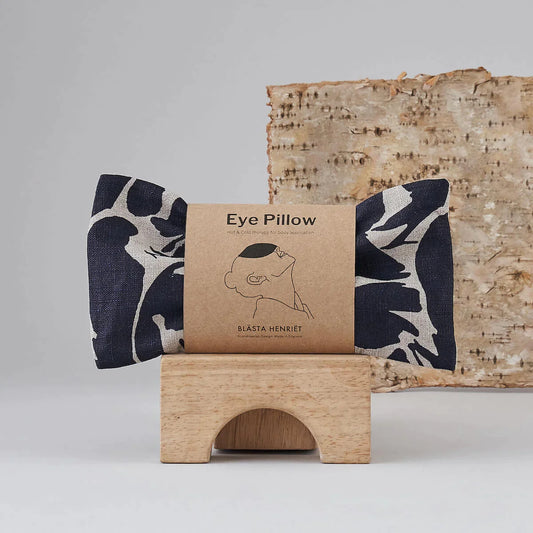 The Every Space hot and cold compress eye pillow in navy blue patterned linen and filled with wheat by Blästa Henriët
