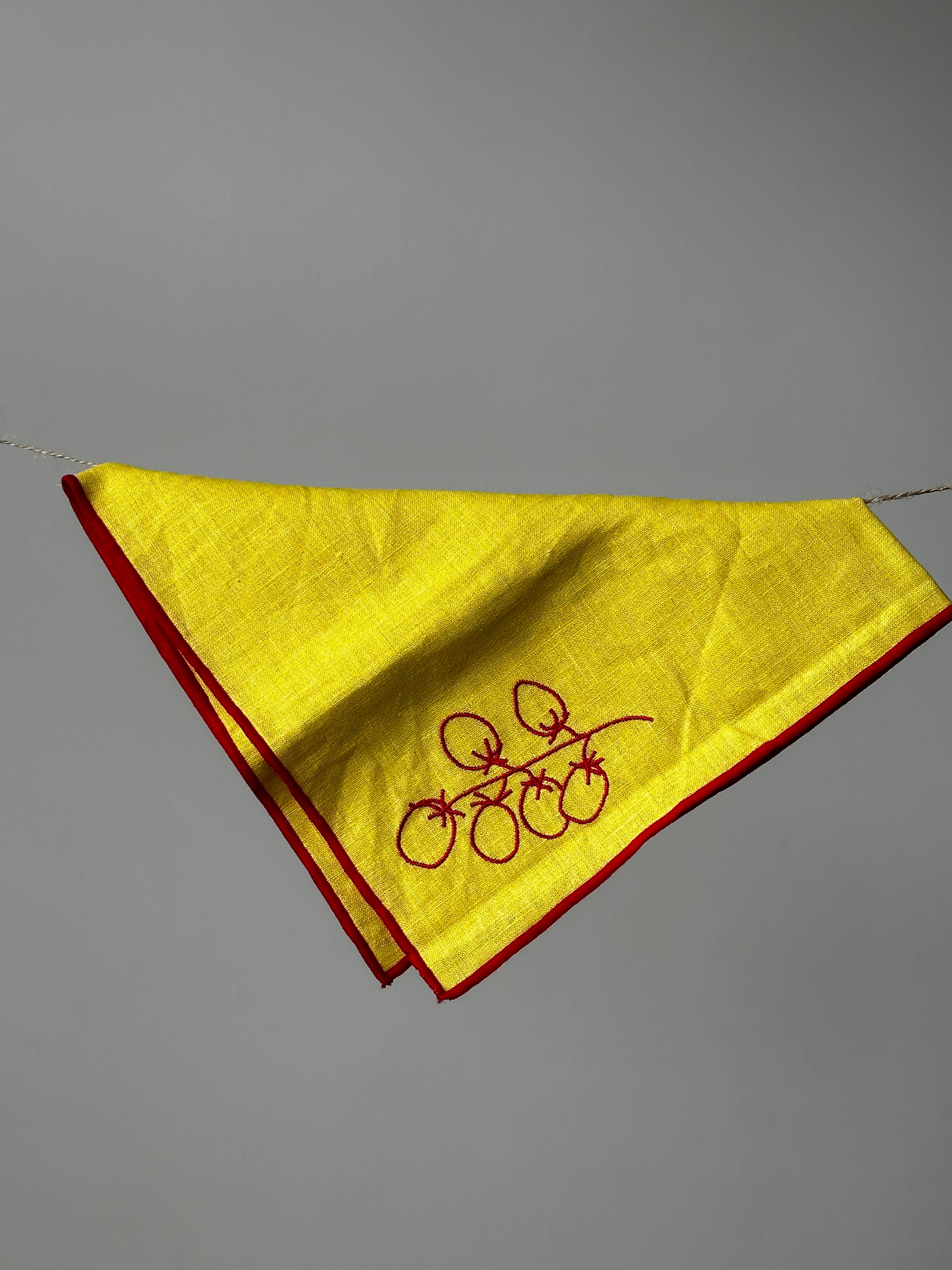 Vine tomato linen napkins, further view