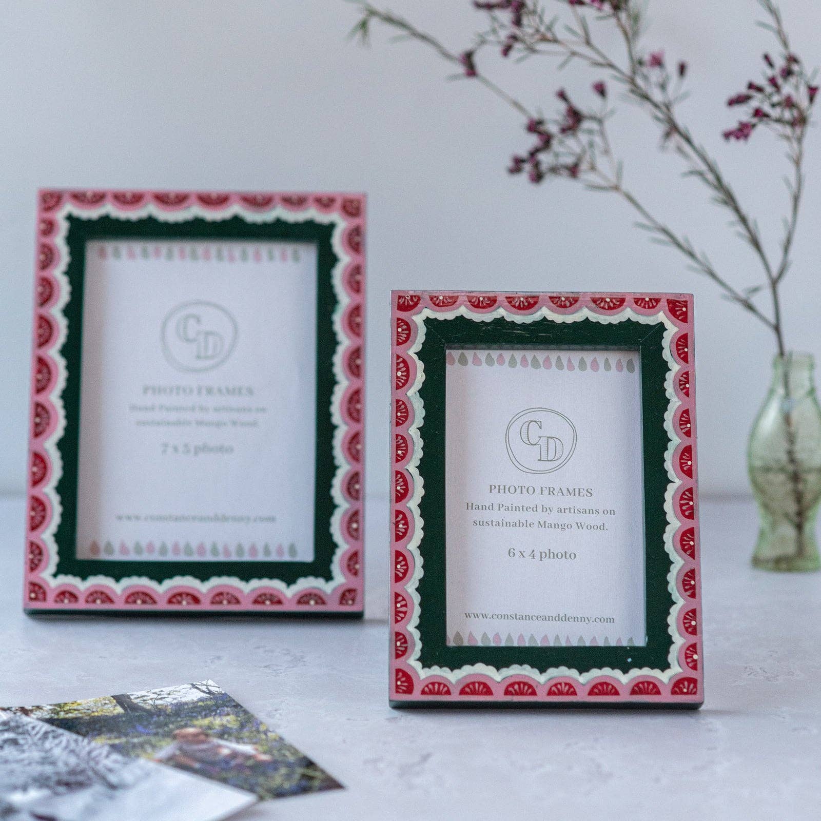 Photo Frame Handpainted | Scalloped