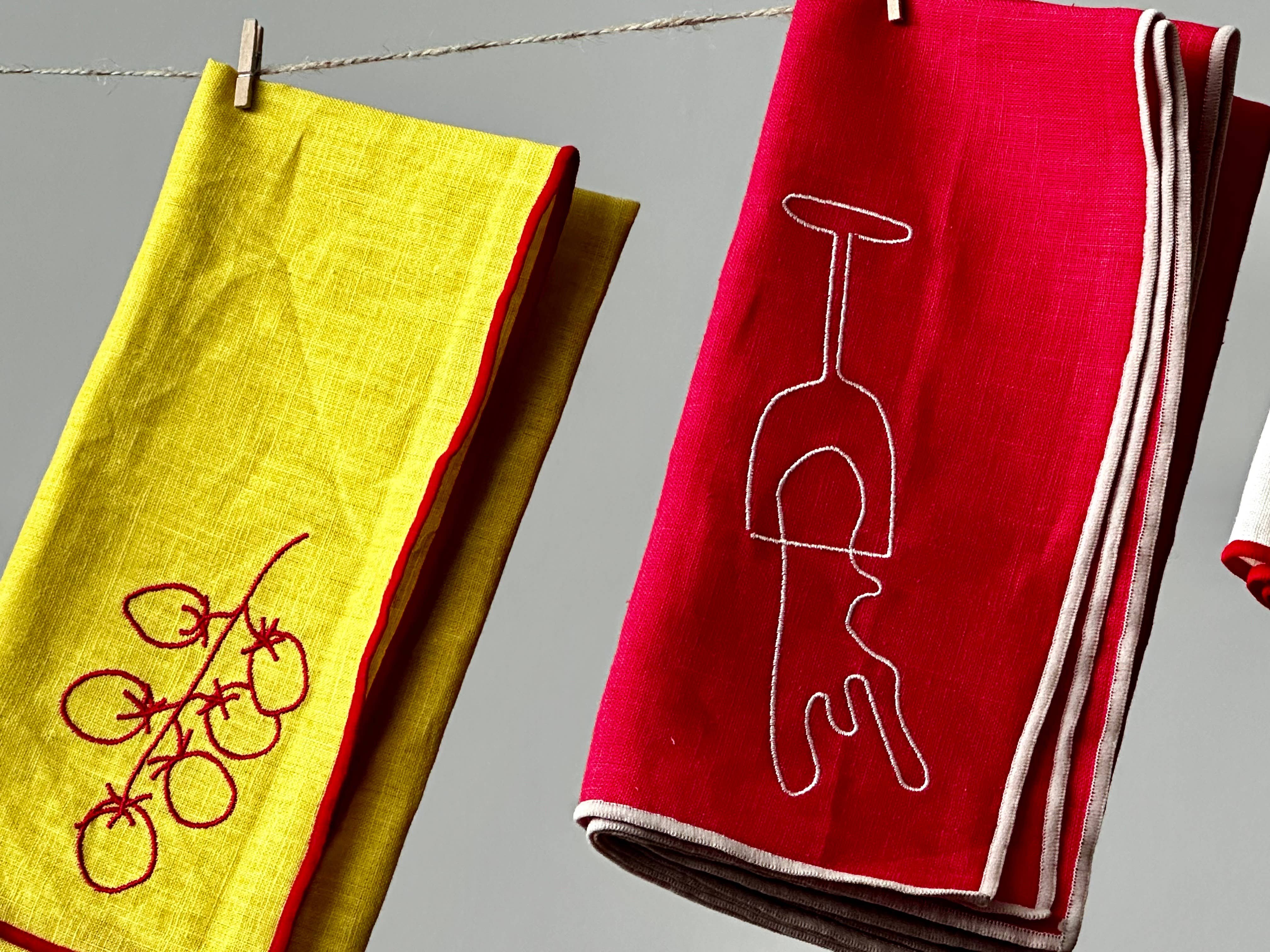 Vine tomato linen napkins, further view