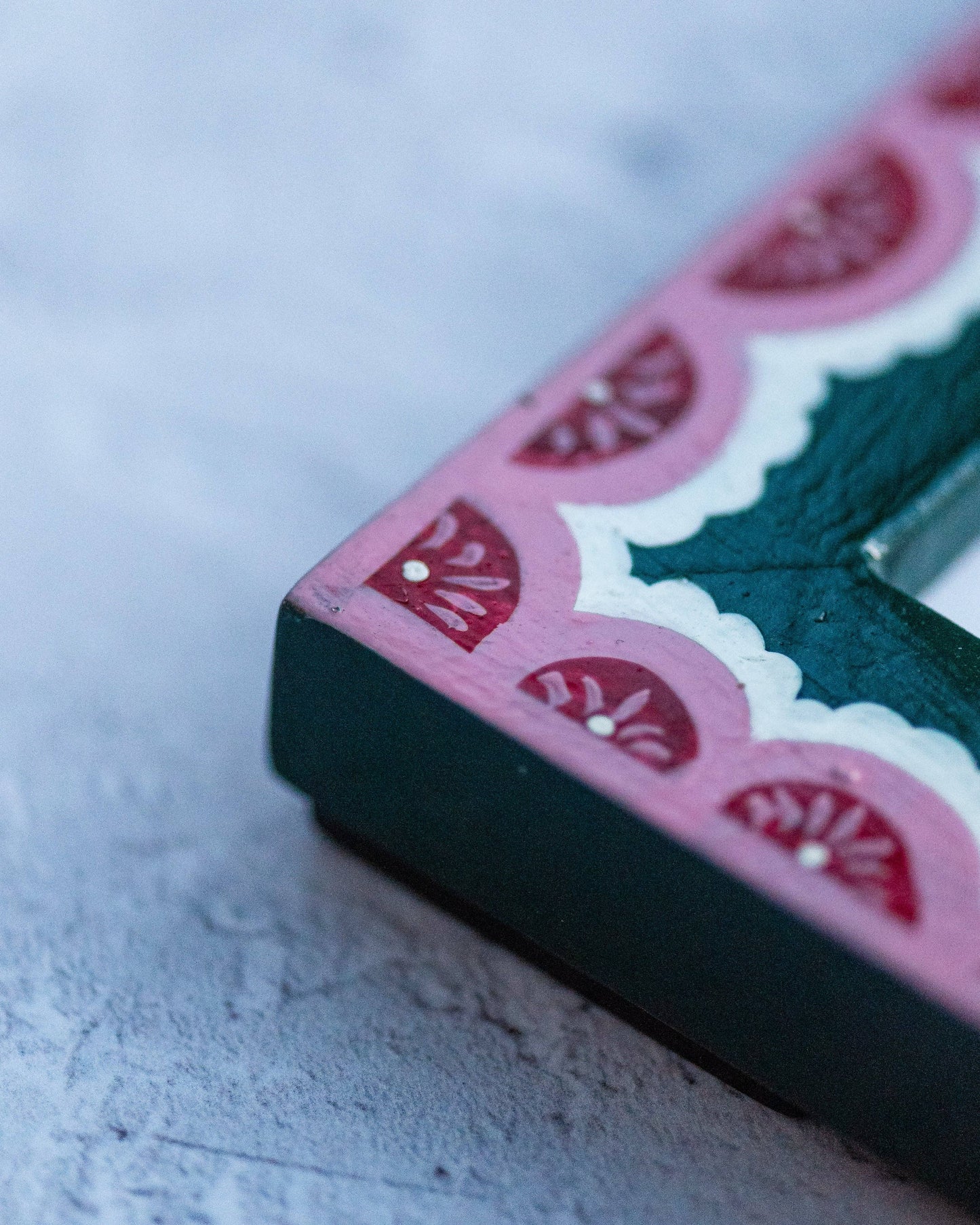 Photo Frame Handpainted | Scalloped