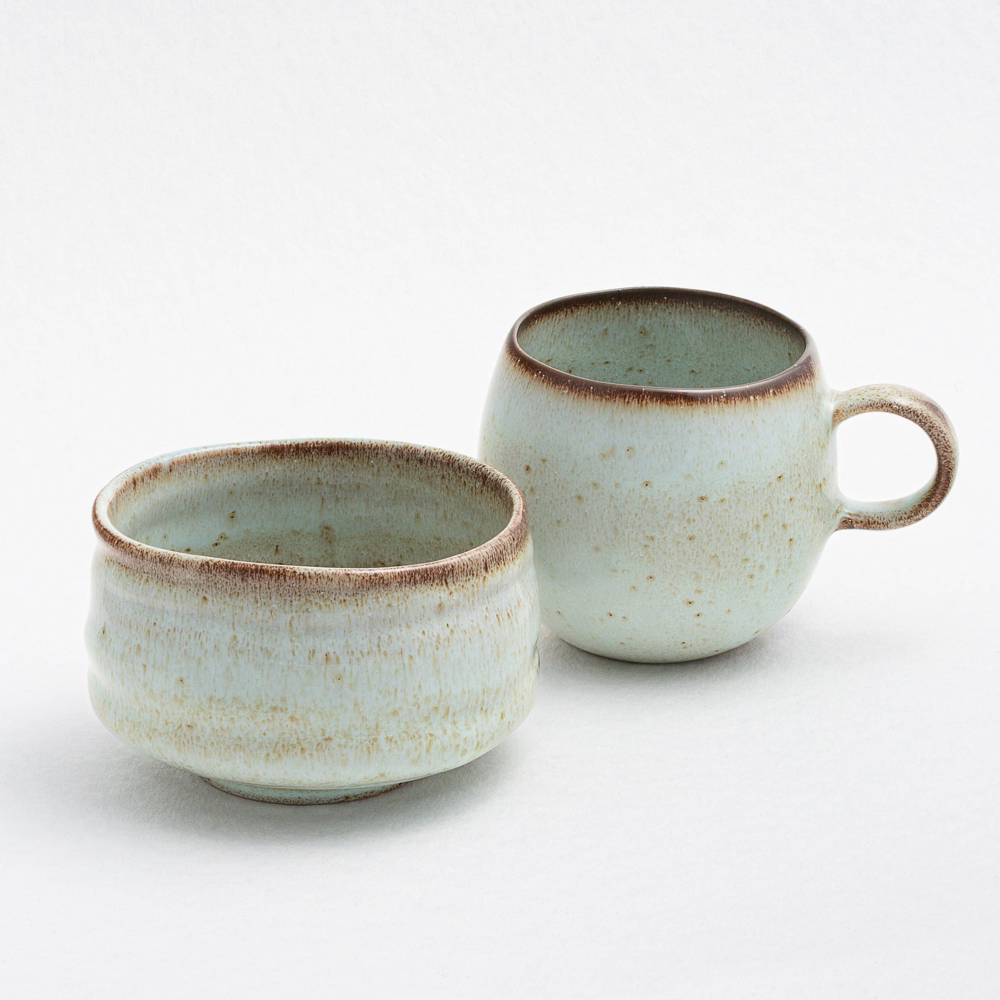 The lovely choco mint bowl is now in a Bowl version and with a beautiful shinny glaze finish
