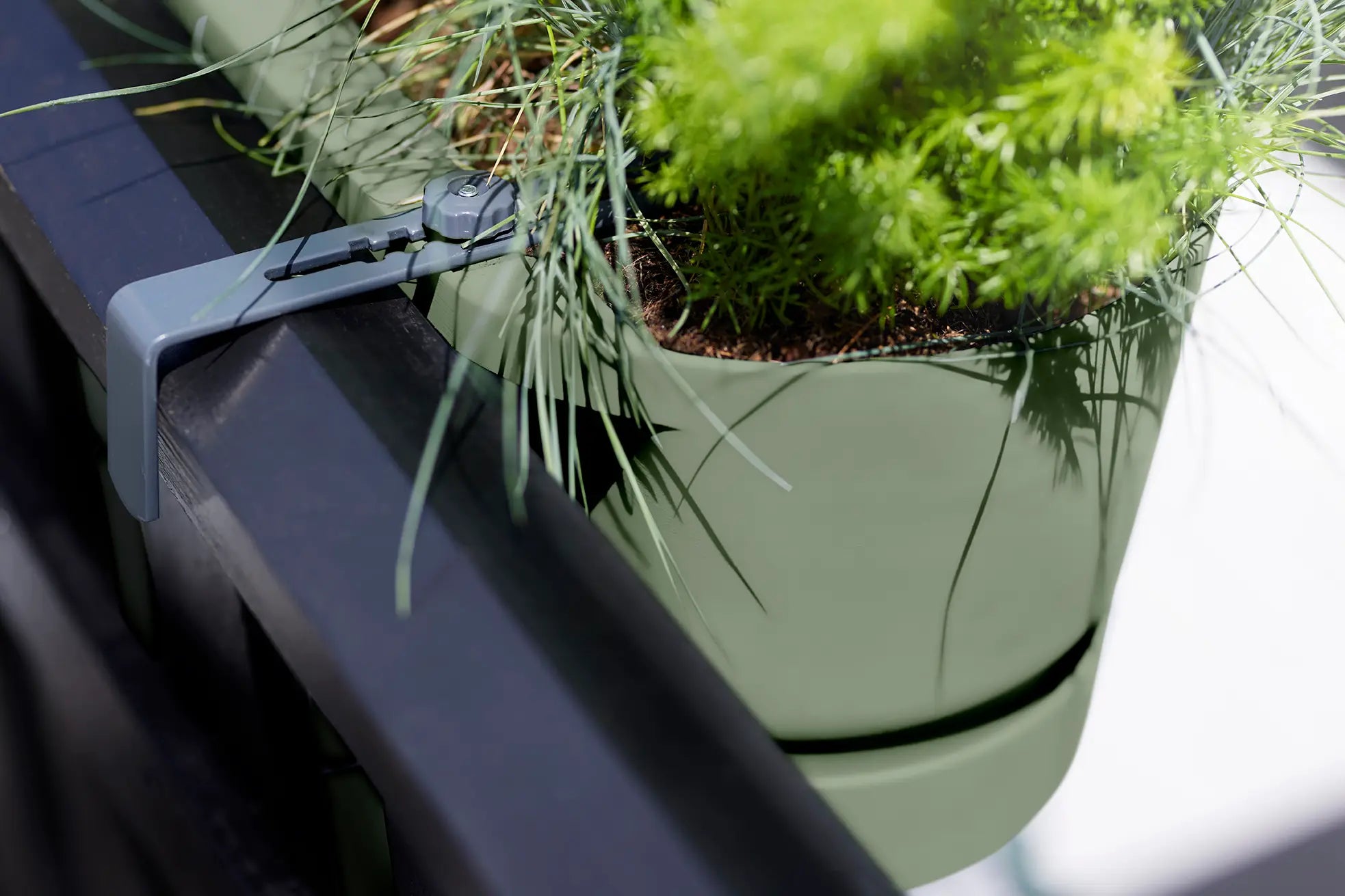 Greenville Easy Balcony | 52cm Leaf Green