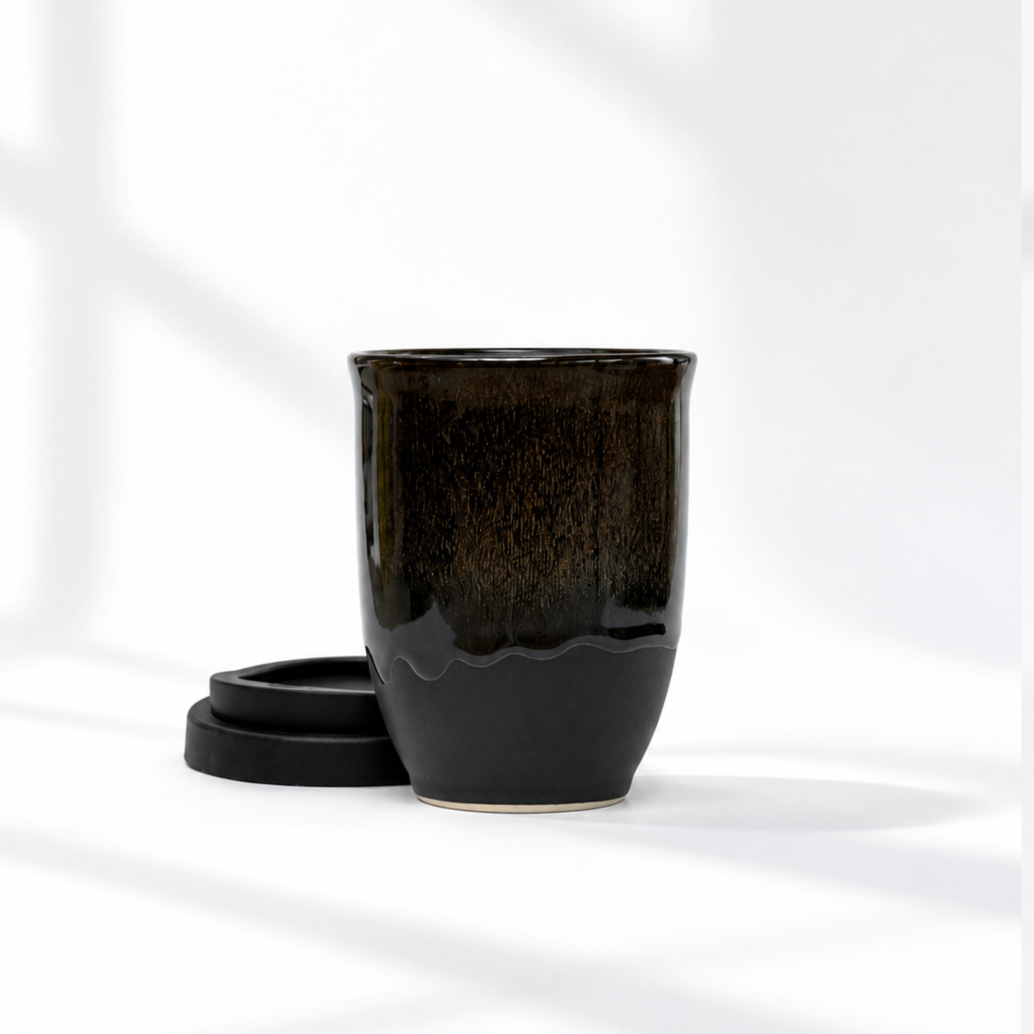 Reusable ceramic coffee cup in Manhattan, further view