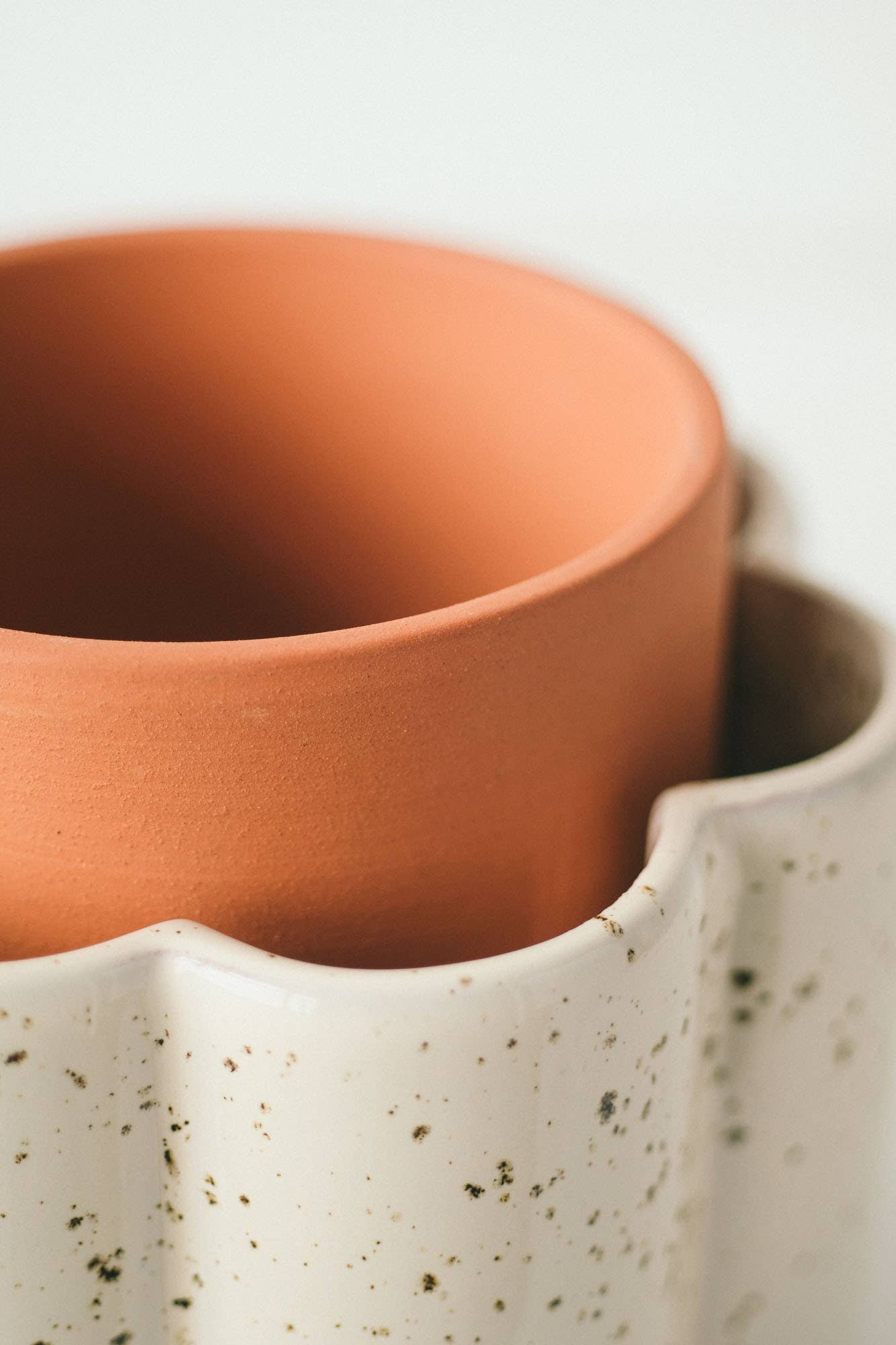 Self-Watering Pot | Paulita | Small Speckled white