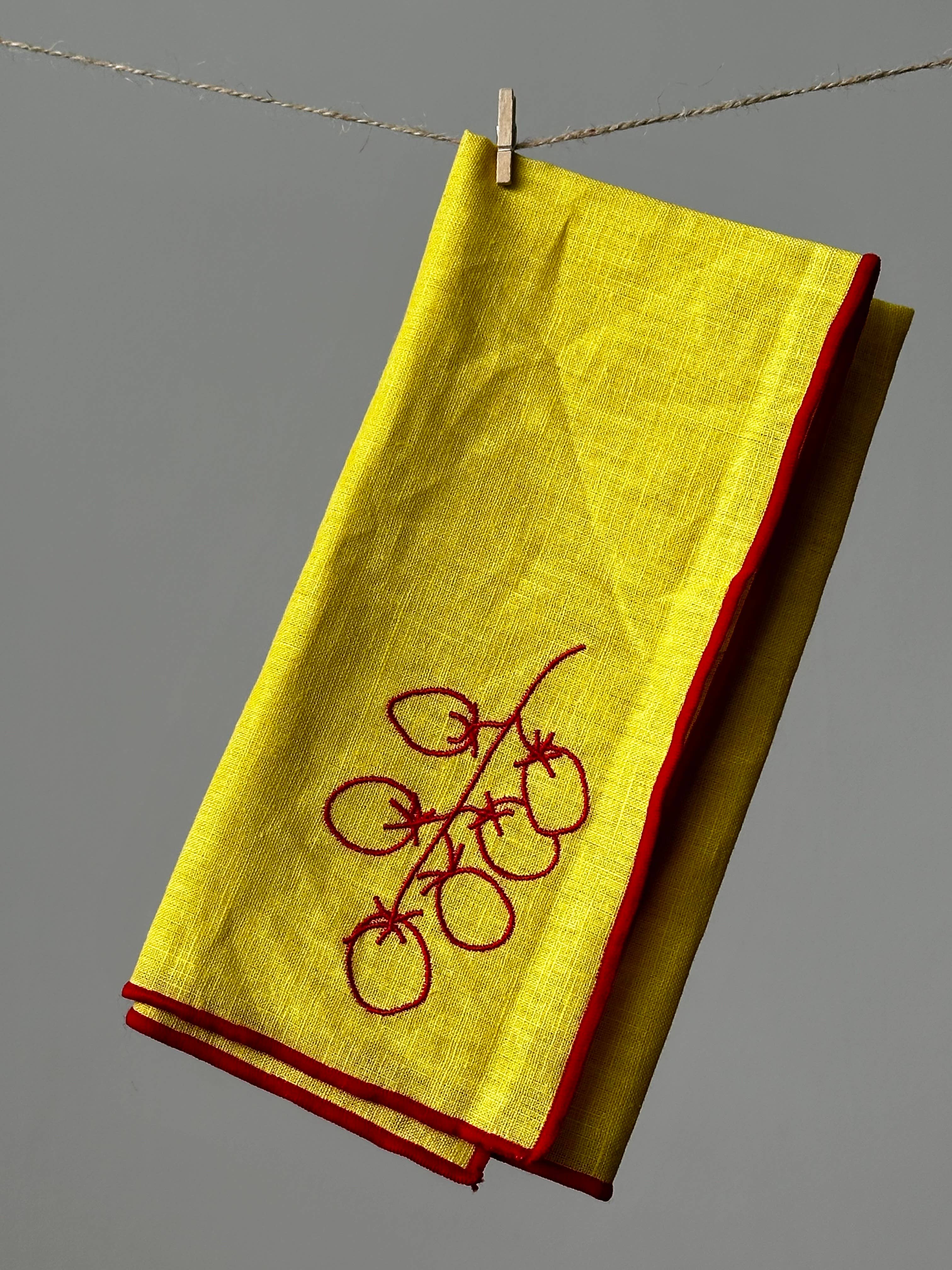 Vine tomato linen napkins, further view