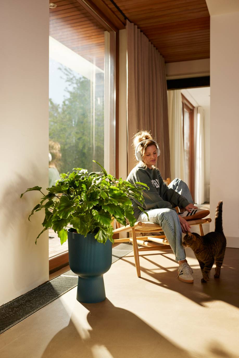 Vibes Coupe Fold Plant Pot | White / Deep Blue | Ø14cm, Ø30cm