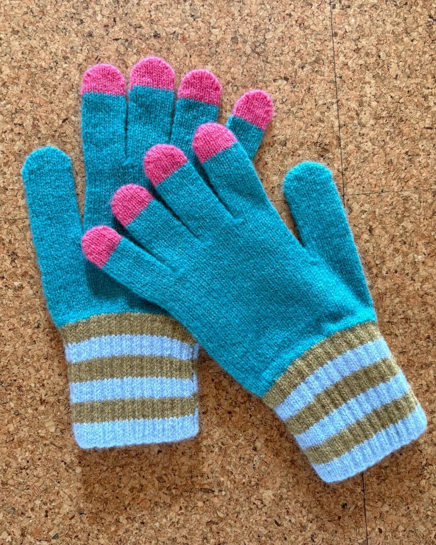 Catherine Tough kids lambswool gloves with green and pink fingertips