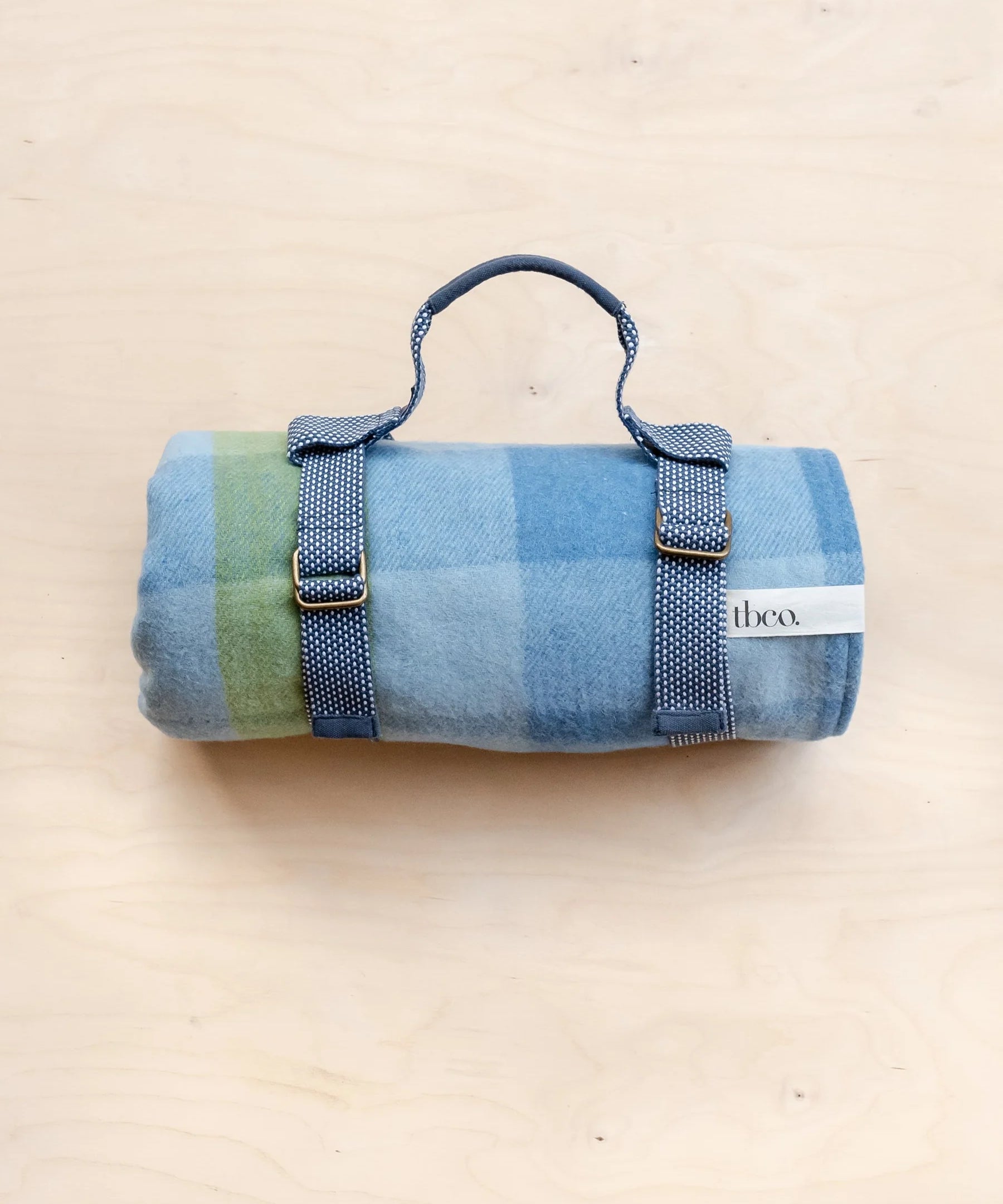 PRNGGBL04-RecycledWoolPicnicBlanketinBlueGradientGingham-1.webp