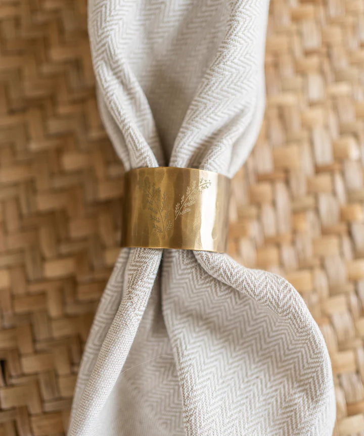 brass-fern-napkin-ring-a.webp