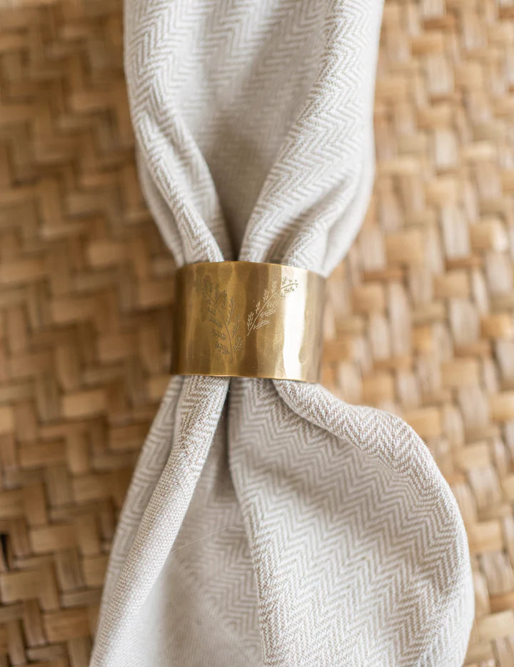 brass-fern-napkin-ring-a.webp