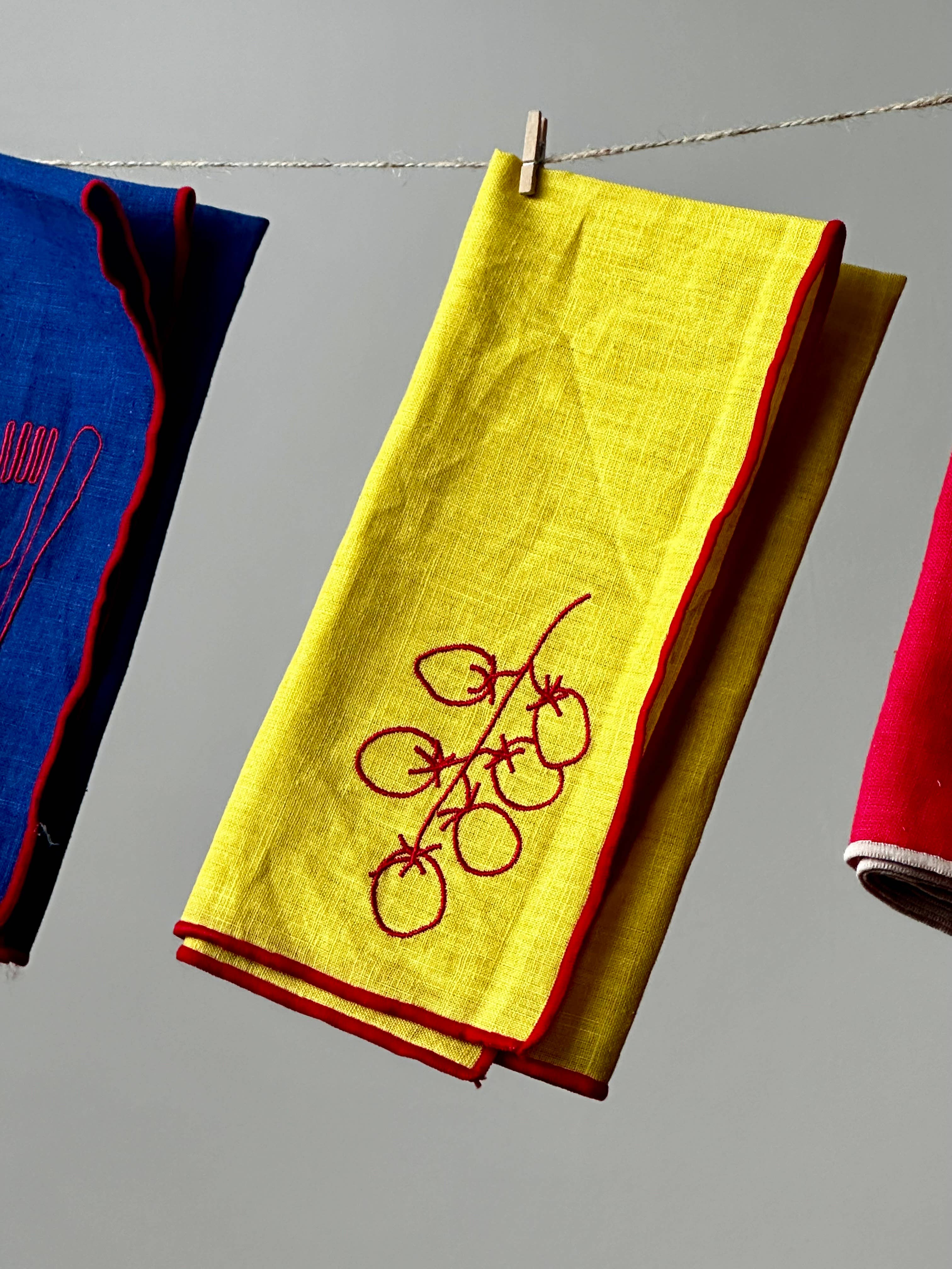 Vine tomato linen napkins, further view