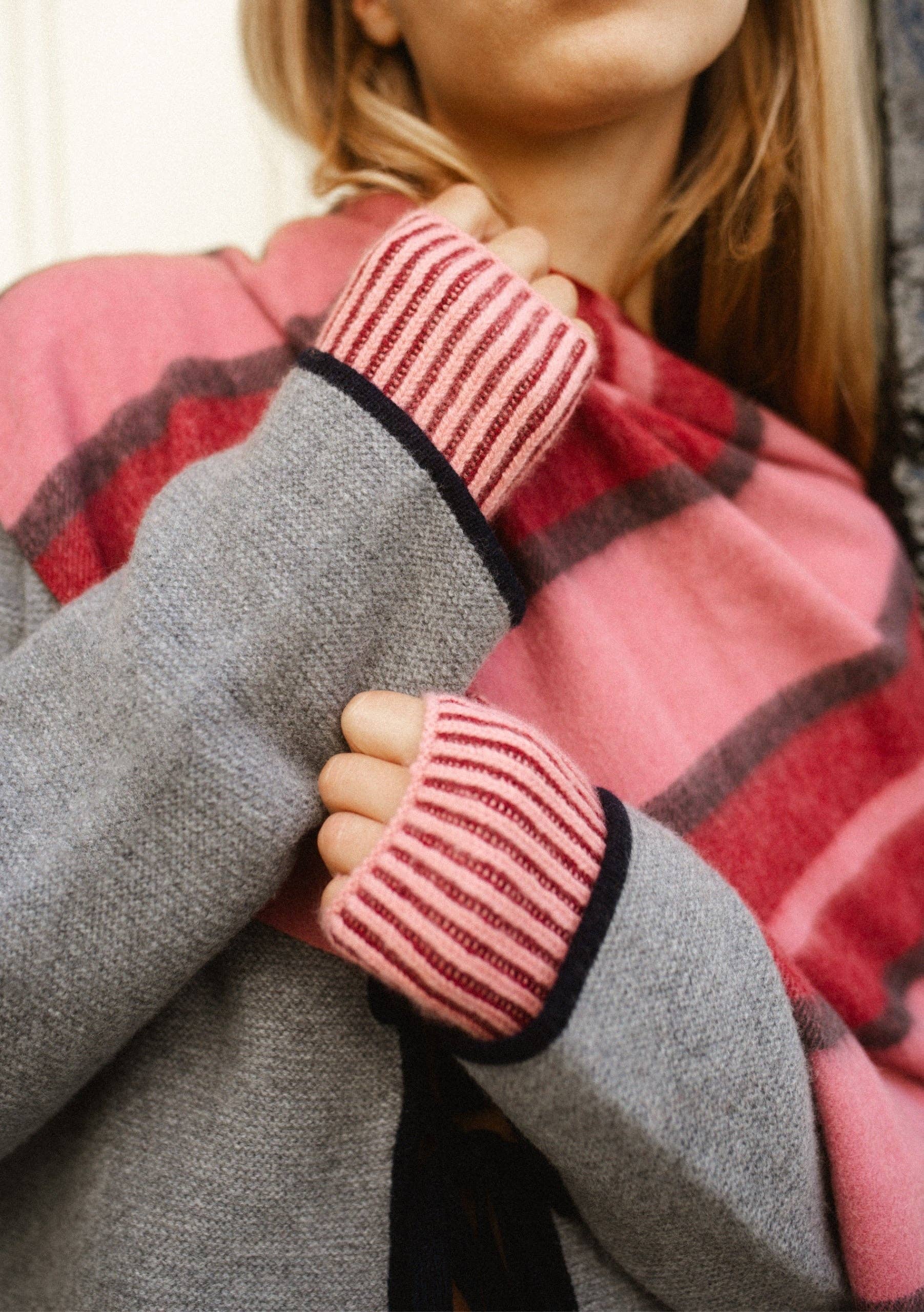 Cashmere & Merino Wrist Warmers | Burgundy Two-Tone