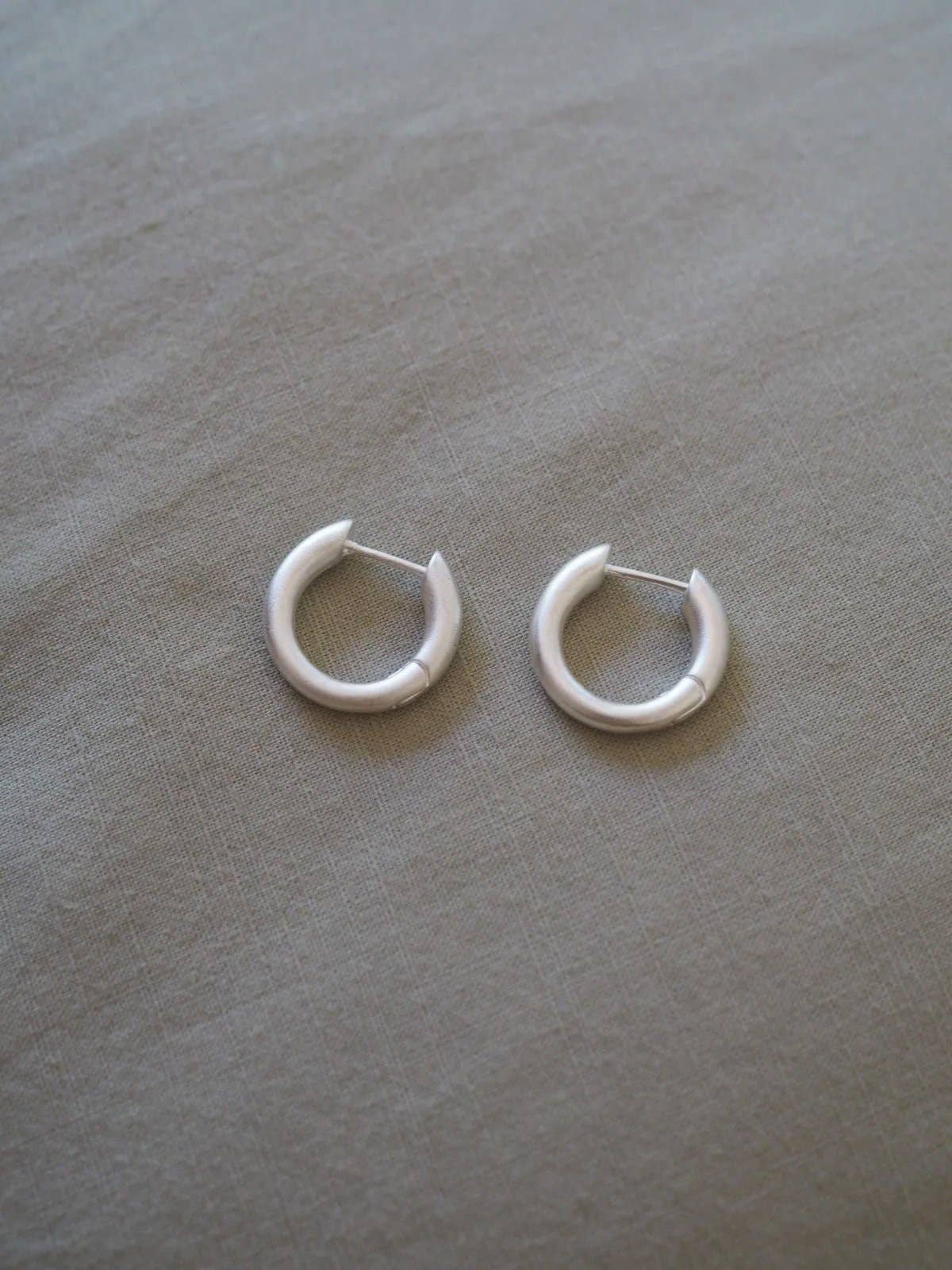 Roake Studio | Wendy Medium Chunky Brushed Silver Hoop Earrings