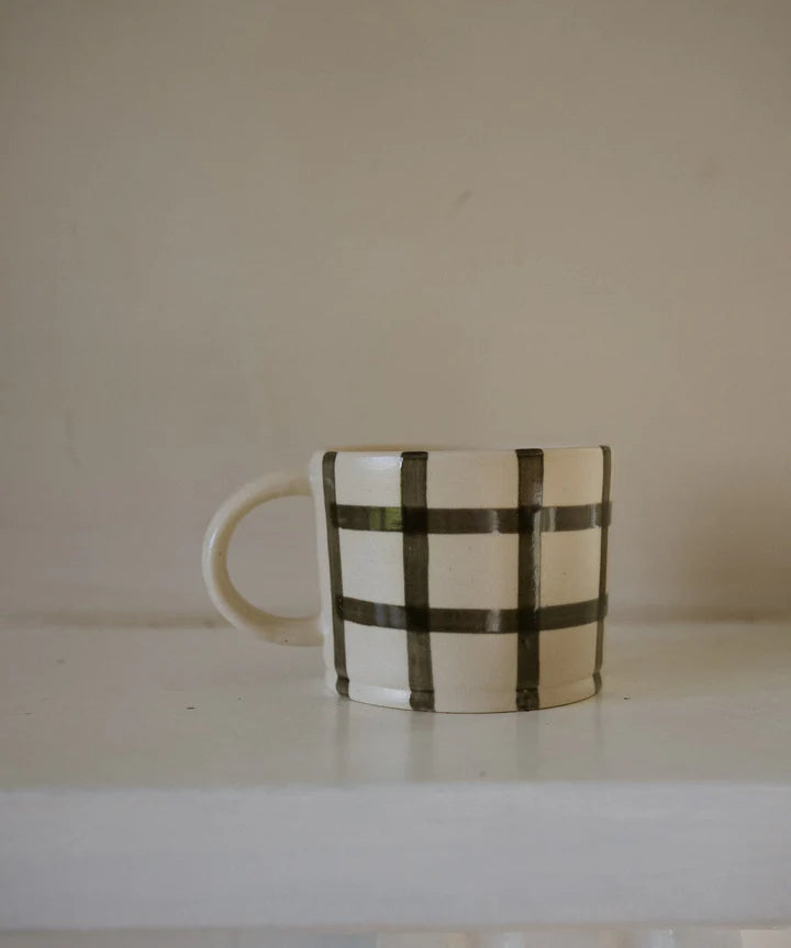 gingham-mug-pebble.webp