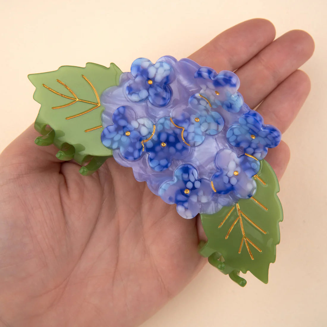 hydrangea-hair-claw-d.webp