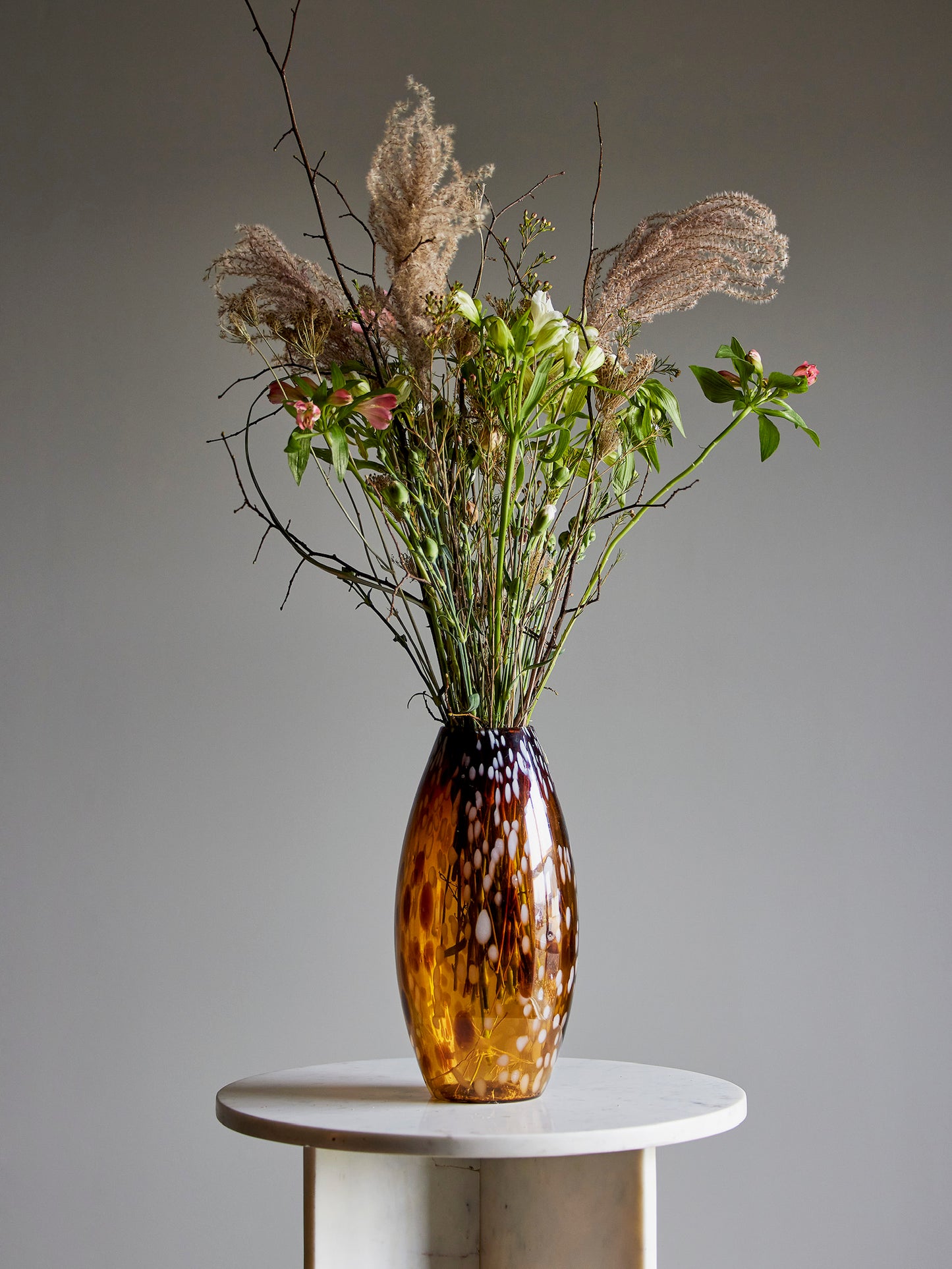 Daraz Vase in Brown Glass
