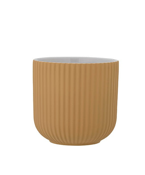 The Kamma Flowerpot by Bloomingville is made of stoneware with matte glaze in yellow to give it a different and interesting look