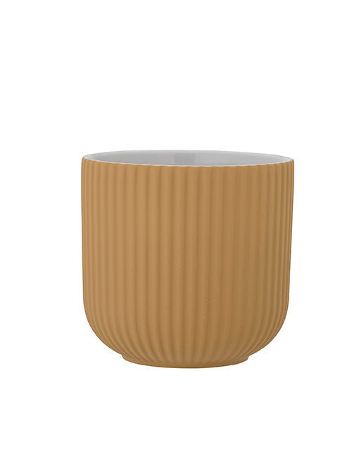 The Kamma Flowerpot by Bloomingville is made of stoneware with matte glaze in yellow to give it a different and interesting look