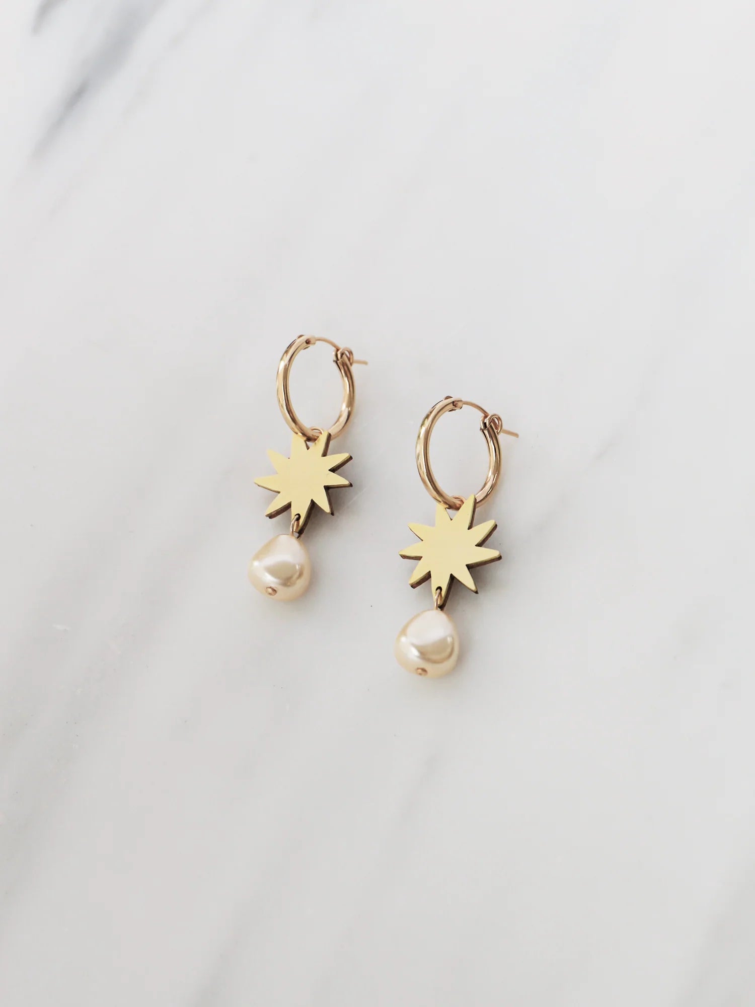 Kara hoop earring with star and pearl pendant from Wolf&Moon