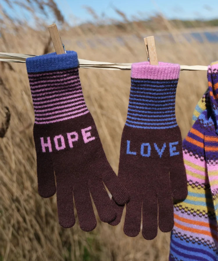 love-hope-gloves-quartz.webp