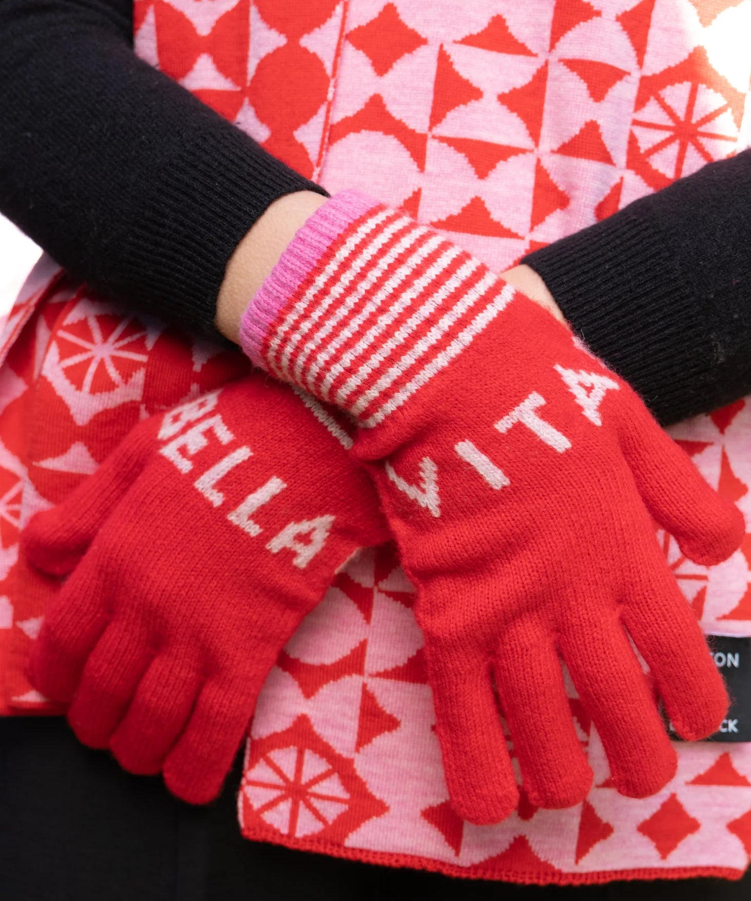 vita-bella-gloves-red-berry-b.webp