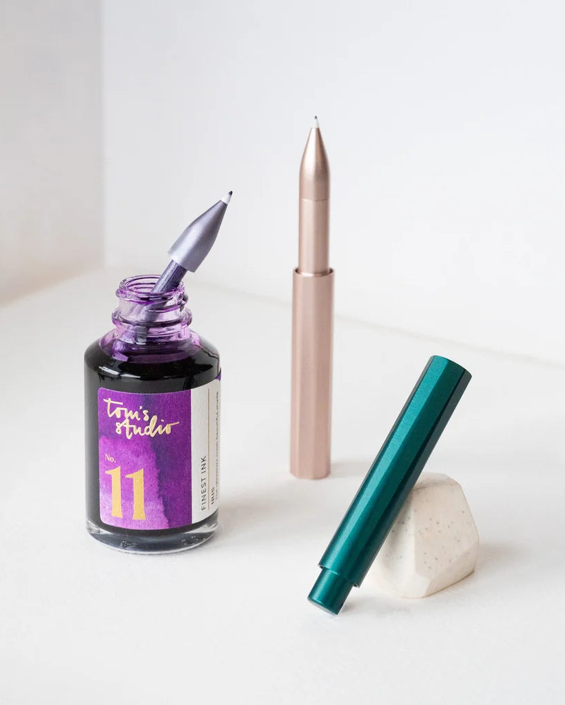 wren-refillable-writing-pen-blush-lilac-ivy-with-ink.png