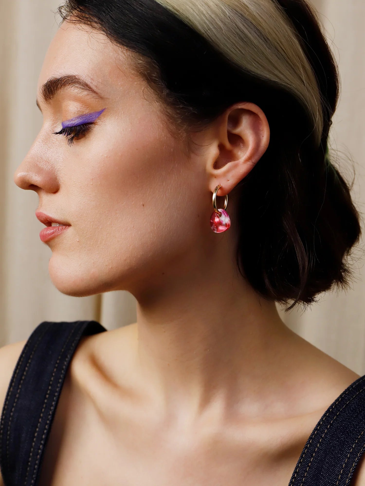 The Every Space Beatrice hoop earrings in filled gold and raspberry acrylic by Wolf & Moon