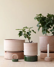 Hoff Pot in Rose Clay Ø14cm.<p class="" data-mce-fragment="1">The stackable, cylindrical Hoff Pot, designed by graphic designer Anne Hoff, brings a whole new dimension to the Bergs Potter philosophy.