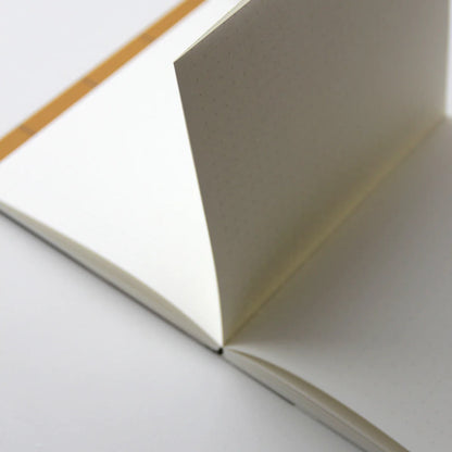 Uma Notebook, Medium in Ochre
